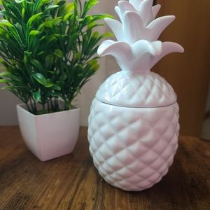 Porcelain pineapple container